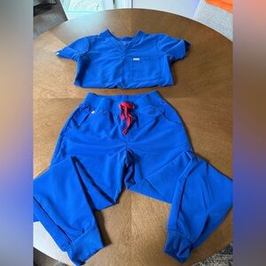 FIGS XXS Catarina scrub top & XS Zamora joggers